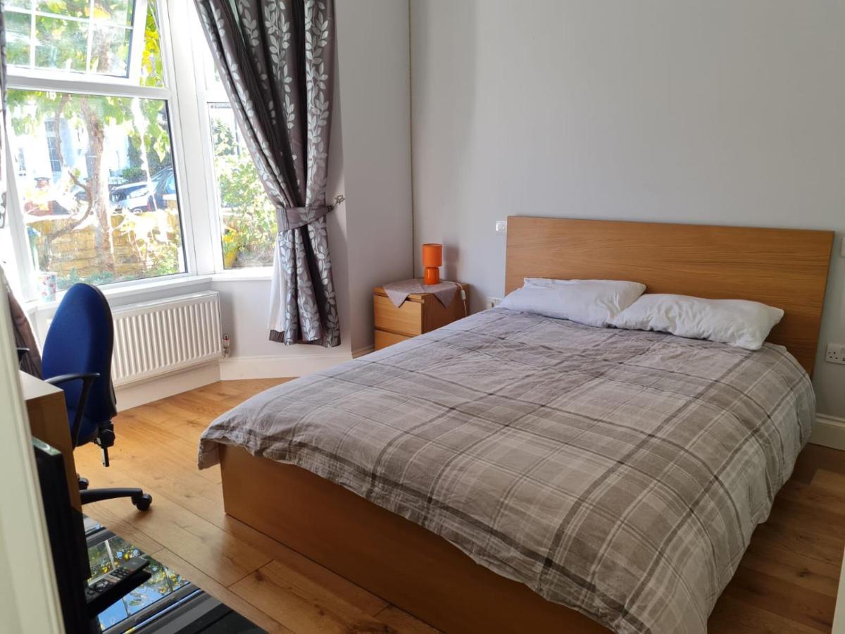 Daniari Guest Rooms Erith Dış mekan fotoğraf